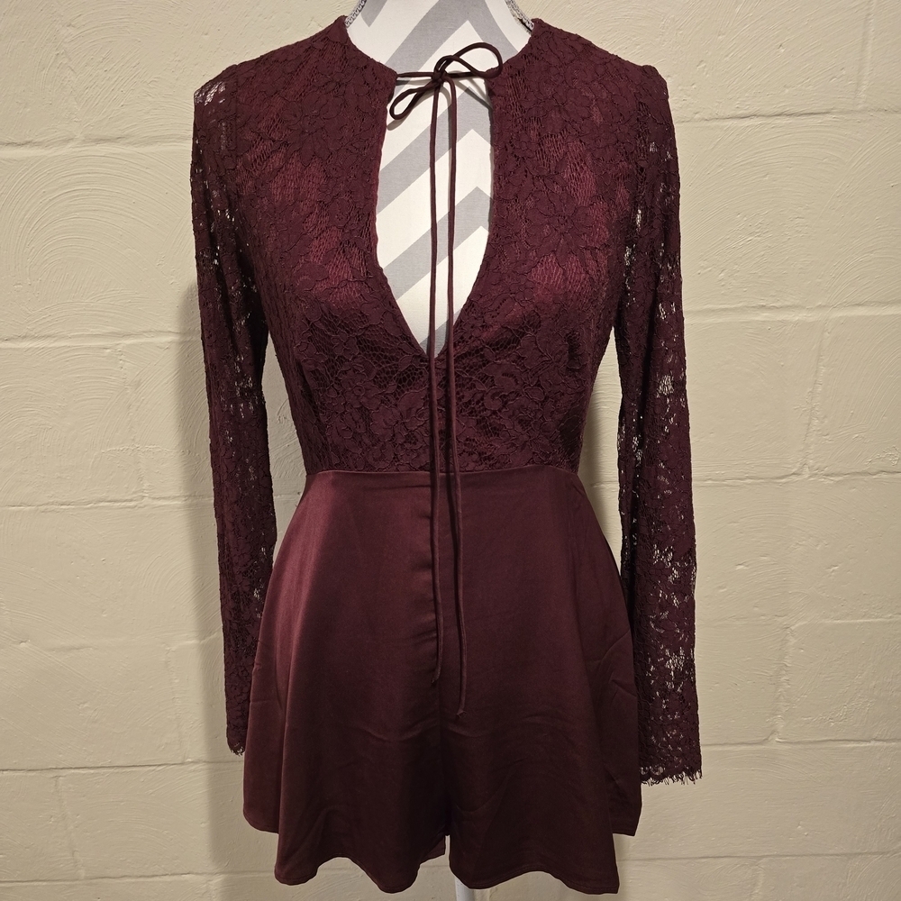 TOBI Trysta Woman's ROMPER MED Long Lace Sleeve Burgundy Lined 1-Piece Skater.